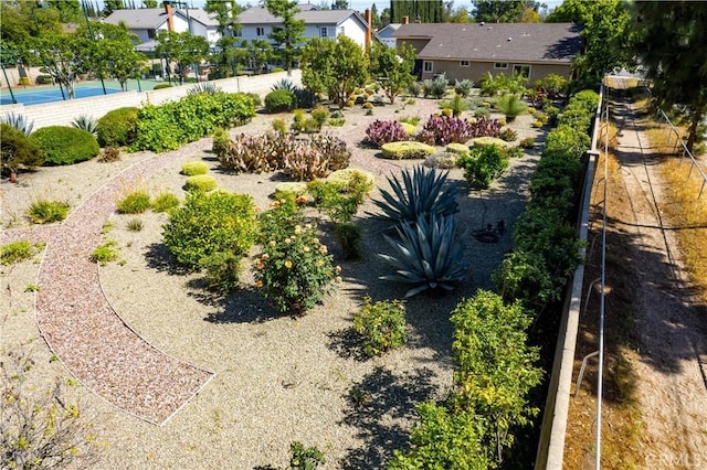 21357 Bermuda St, Chatsworth, CA 91311 - view of yard featuring a residential view