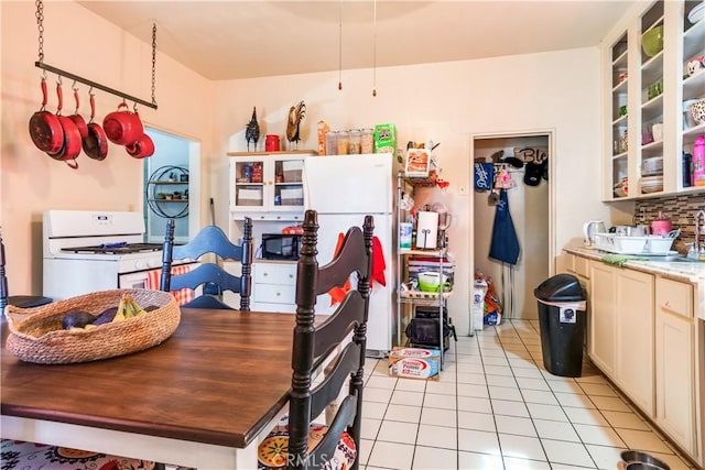 2202 Gates St, Lincoln Heights, CA 90031 - dining area with light tile patterned flooring
