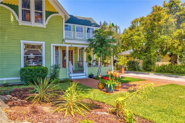 8213 Ocean View Ave, Whittier, CA 90602 - view of front facade featuring a porch and a front yard