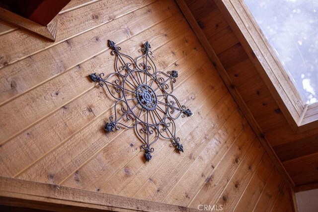 817 E Mountain View Blvd, Big Bear City, CA 92314 - detailed view of wood walls