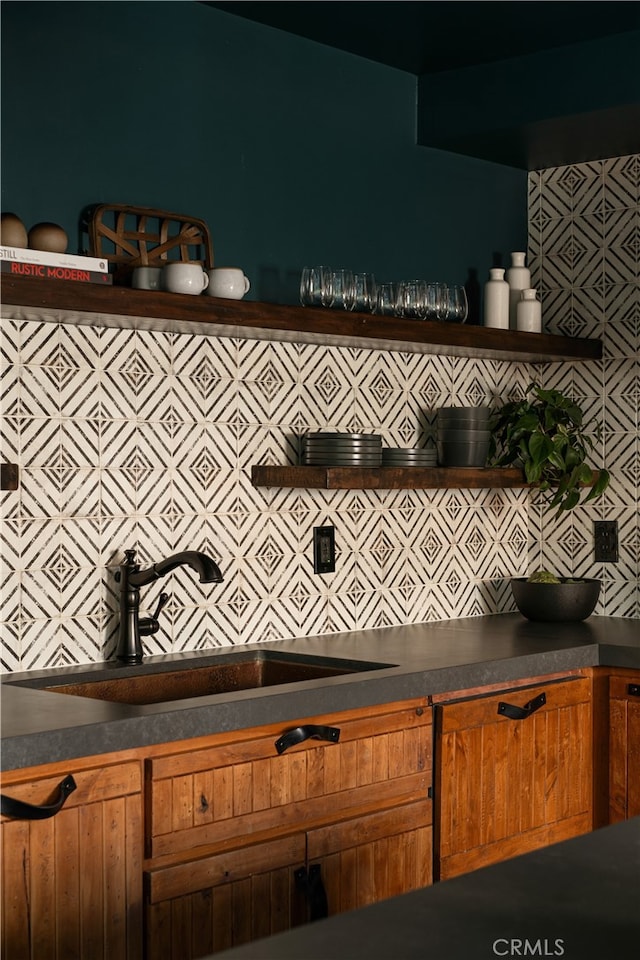 607 Old Toll Rd, Lake Arrowhead, CA 92352 - detailed view of a sink and tasteful backsplash