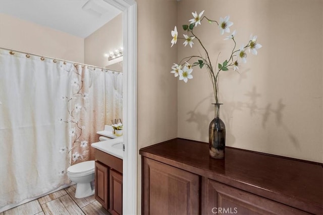 27109 Woodglen Ln, Moreno Valley, CA 92555 - full bathroom featuring vanity, toilet, and a shower with curtain