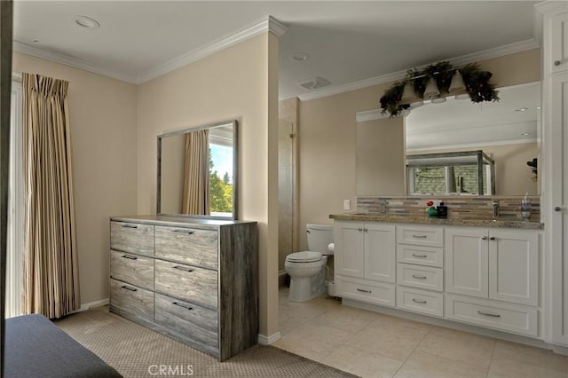 28960 Palisades Dr, Lake Arrowhead, CA 92352 - bathroom with vanity, toilet, backsplash, crown molding, and baseboards