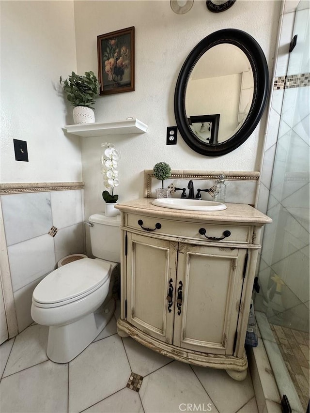 4552 Los Toros Ave, Pico Rivera, CA 90660 - bathroom with vanity, toilet, a tile shower, and tile patterned flooring
