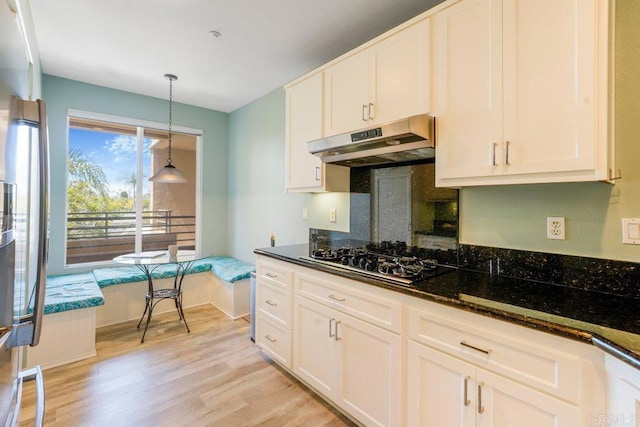 4021 Canario St Unit 235, Carlsbad, CA 92008 - kitchen featuring under cabinet range hood, black gas stovetop, light wood finished floors, and pendant lighting