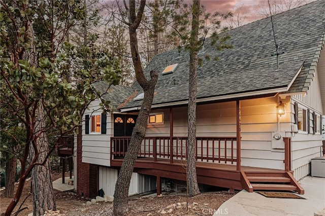 26625 Pinehurst Dr, Lake Arrowhead, CA 92352 - rear view of house with a shingled roof and a wooden deck