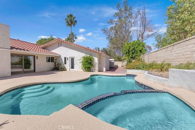 40033 Sagewood Dr, Palm Desert, CA 92260 - view of swimming pool featuring a pool with connected hot tub and a patio