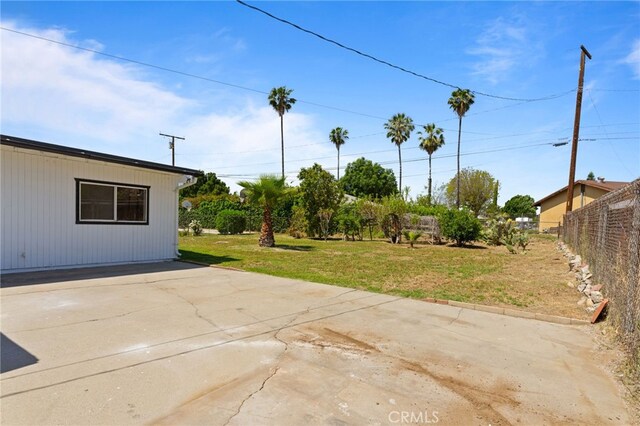 764 N Meridian Ave, Rialto, CA 92376 - view of yard with a patio