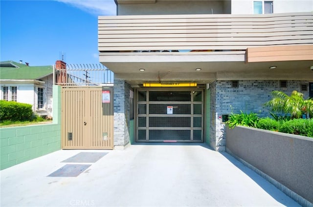 820 S Wilton Pl Unit 304, Los Angeles, CA 90005 - view of exterior entry with brick siding and a balcony