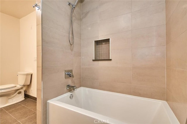 820 S Wilton Pl Unit 304, Los Angeles, CA 90005 - bathroom featuring toilet, tile patterned floors, washtub / shower combination, and baseboards