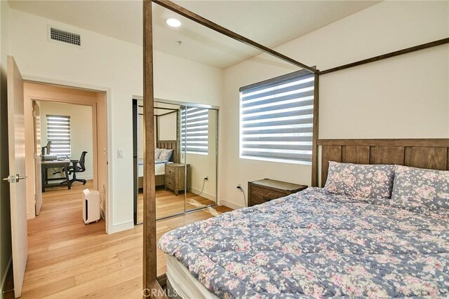 820 S Wilton Pl Unit 304, Los Angeles, CA 90005 - bedroom featuring light wood finished floors and an office area