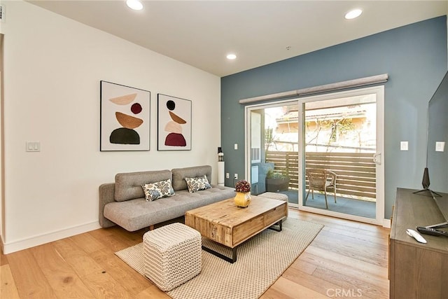 820 S Wilton Pl Unit 304, Los Angeles, CA 90005 - living area featuring light wood-style floors, recessed lighting, and baseboards
