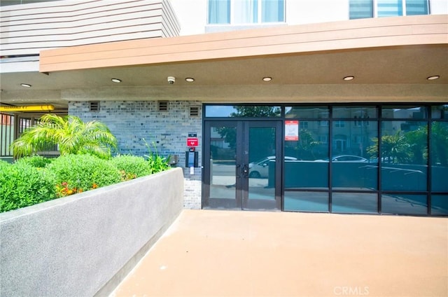 820 S Wilton Pl Unit 304, Los Angeles, CA 90005 - property entrance featuring french doors