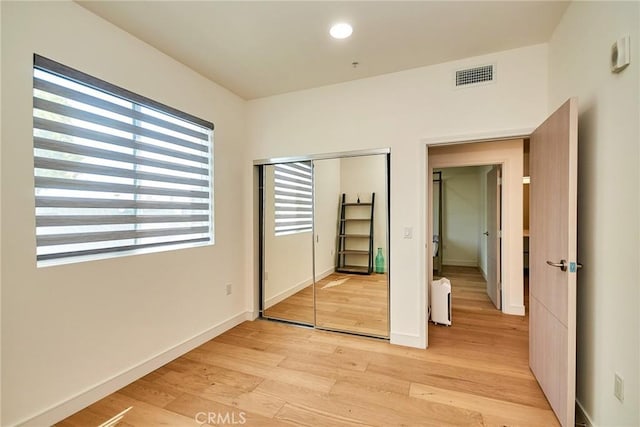 820 S Wilton Pl Unit 304, Los Angeles, CA 90005 - unfurnished bedroom with light wood finished floors, baseboards, and a closet