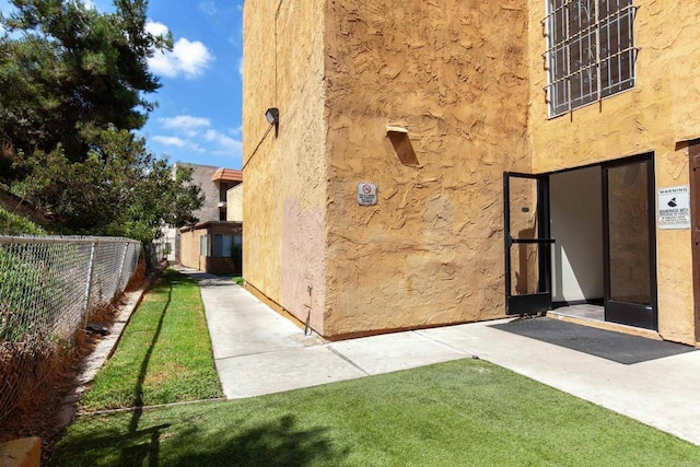6955 Alvarado Rd Unit 77, San Diego, CA 92120 - view of yard featuring a patio area