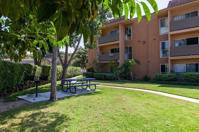 6955 Alvarado Rd Unit 77, San Diego, CA 92120 - surrounding community with a lawn