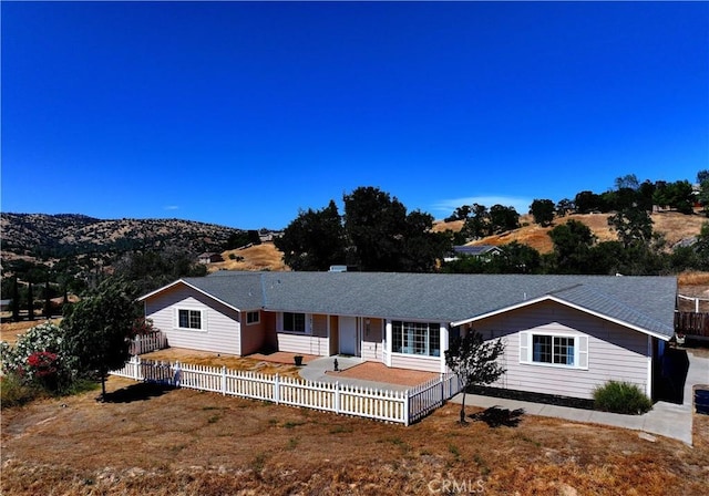 39560 S Lilley Way, Coarsegold, CA 93614 - ranch-style home with roof with shingles and a mountain view