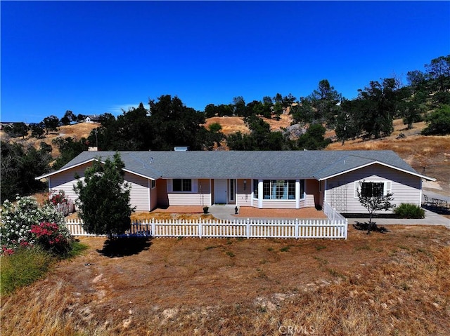 39560 S Lilley Way, Coarsegold, CA 93614 - single story home with a fenced front yard and a porch