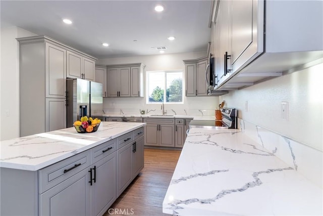 21402 Short Ridge Ave, Perris, CA 92570 - kitchen with gray cabinets, stainless steel appliances, a sink, a kitchen island, and recessed lighting