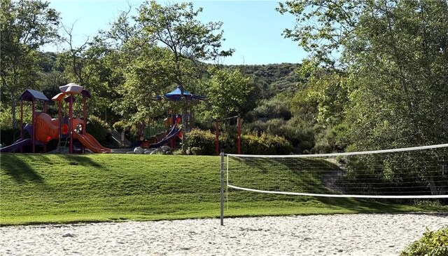 31531 Via Conejo Unit 153, Coto De Caza, CA 92679 - surrounding community featuring a yard and volleyball court