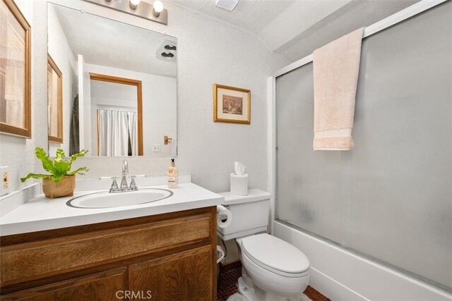 31531 Via Conejo Unit 153, Coto De Caza, CA 92679 - bathroom featuring vanity, bath / shower combo with glass door, toilet, and lofted ceiling
