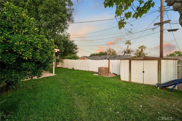 8506 Conway Dr, Riverside, CA 92504 - view of yard at dusk