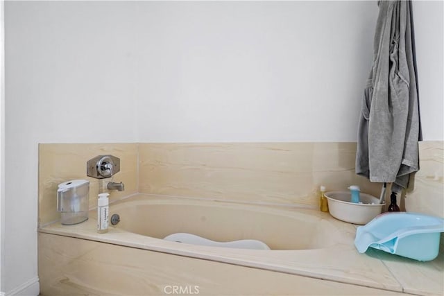 241 S Reeves Dr Unit 302, Beverly Hills, CA 90212 - bathroom with a bath