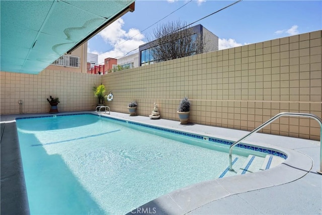 241 S Reeves Dr Unit 302, Beverly Hills, CA 90212 - view of pool