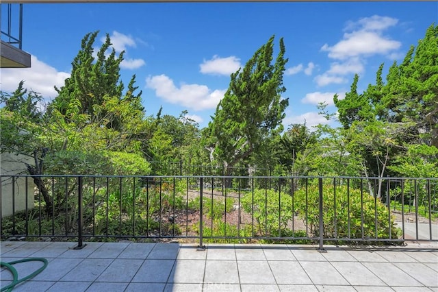 6325 Ridgepath Ct, Rancho Palos Verdes, CA 90275 - view of patio / terrace