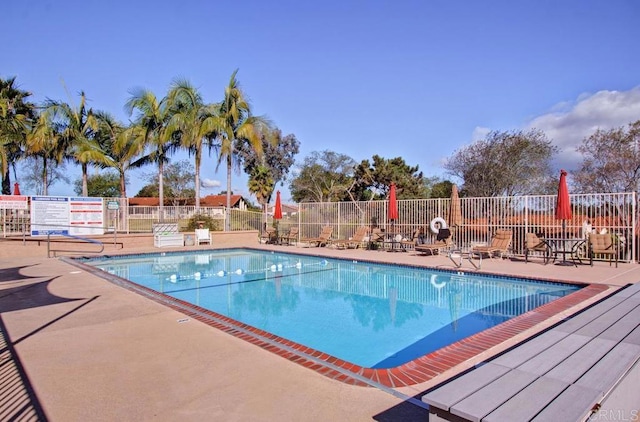 1640 Forestdale Dr, Encinitas, CA 92024 - community pool with a patio