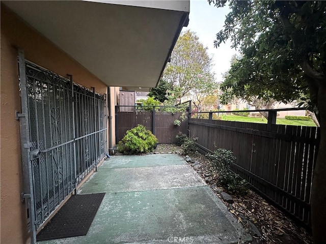 75 Western Shore Ln Unit 1, San Francisco, CA 94115 - view of patio