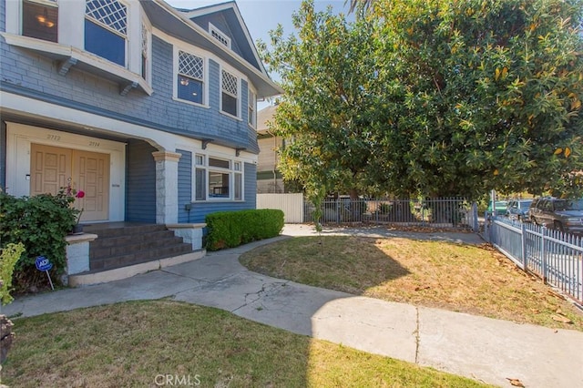2712 Kenwood Ave, Los Angeles, CA 90007 - view of yard with covered porch