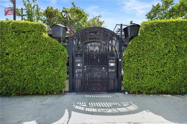 2949 S Harcourt Ave, Los Angeles, CA 90016 - view of gate