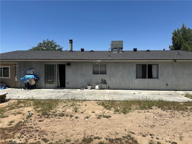 14199 Havasu Rd, Apple Valley, CA 92307 - rear view of property featuring stucco siding
