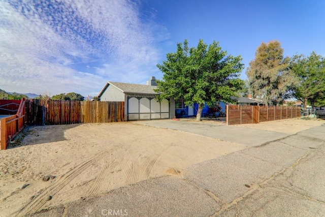 17152 Schollview Ave, Palmdale, CA 93591 - view of front of house featuring a fenced front yard