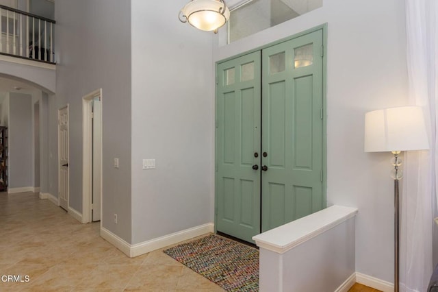904 Calle Higuera, Camarillo, CA 93010 - entryway featuring arched walkways, baseboards, and a high ceiling