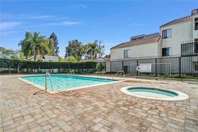 700 W 3rd St Unit A117, Santa Ana, CA 92701 - community pool with a patio area and a community hot tub
