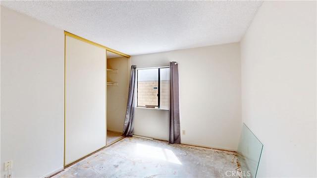205 Cedar Heights Dr, Thousand Oaks, CA 91360 - unfurnished bedroom featuring a textured ceiling and a closet