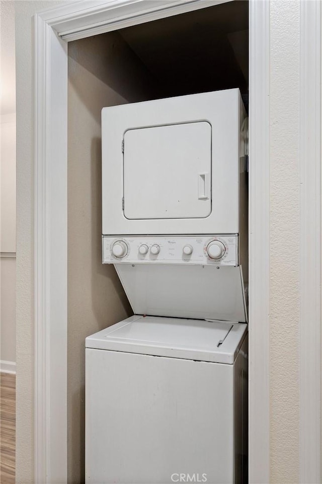 1114 Nord Ave Unit 36, Chico, CA 95926 - laundry area featuring stacked washer and clothes dryer