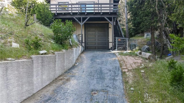 968 Lausanne Dr, Crestline, CA 92325 - garage with asphalt driveway