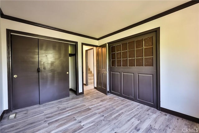 968 Lausanne Dr, Crestline, CA 92325 - unfurnished bedroom with wood finished floors, crown molding, baseboards, and a closet