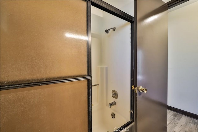 968 Lausanne Dr, Crestline, CA 92325 - full bathroom with enclosed tub / shower combo, wood finished floors, and baseboards