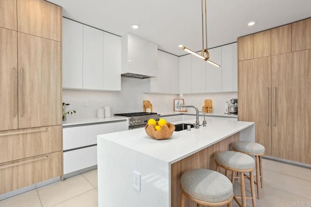16863 Abundante St, San Diego, CA 92127 - kitchen featuring premium range hood, modern cabinets, a kitchen bar, light countertops, and recessed lighting