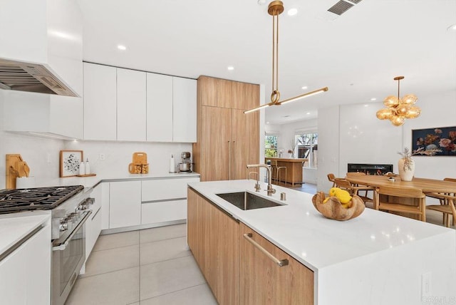 16863 Abundante St, San Diego, CA 92127 - kitchen featuring a sink, modern cabinets, custom exhaust hood, light tile patterned floors, and recessed lighting
