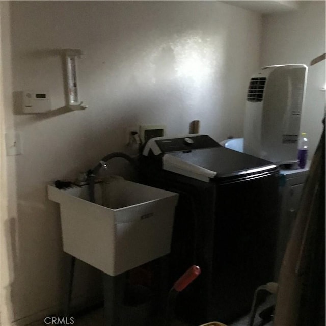 17590 El Cajon Dr, Hesperia, CA 92345 - washroom with washer / clothes dryer