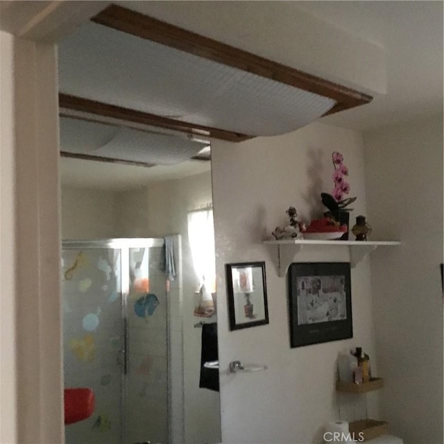 17590 El Cajon Dr, Hesperia, CA 92345 - bathroom featuring a shower stall