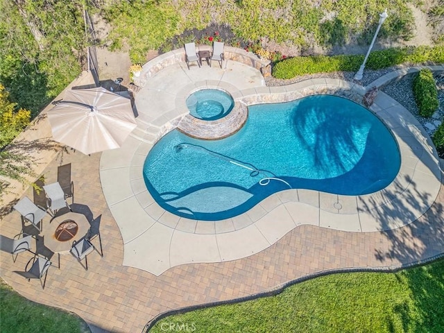 26808 Lemon Grass Way, Murrieta, CA 92562 - outdoor pool with an in-ground hot tub, a patio area, and an outdoor fire pit