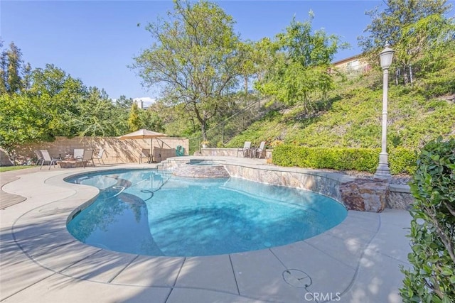 26808 Lemon Grass Way, Murrieta, CA 92562 - view of swimming pool featuring a patio and a pool with connected hot tub