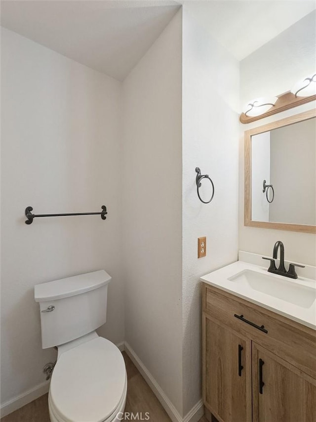 10710 El Camino Real Unit 17, Atascadero, CA 93422 - half bath with vanity, baseboards, and toilet