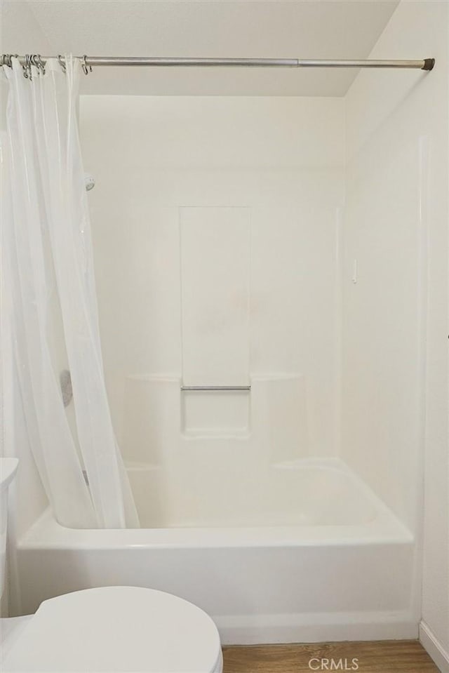 10710 El Camino Real Unit 17, Atascadero, CA 93422 - full bath with toilet, shower / bath combination with curtain, and wood finished floors